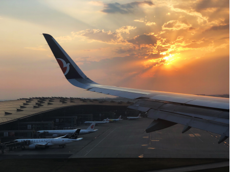 九个月坐飞机，探索澳门的空中之旅